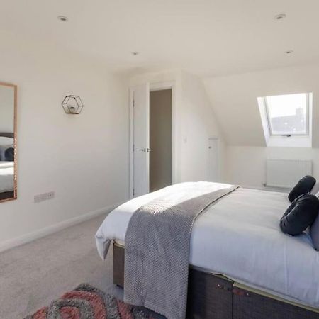 Luxury 3-Bedroom, 2-Bathroom Home Sleeps 7 People ลิเวอร์พูล ภายนอก รูปภาพ