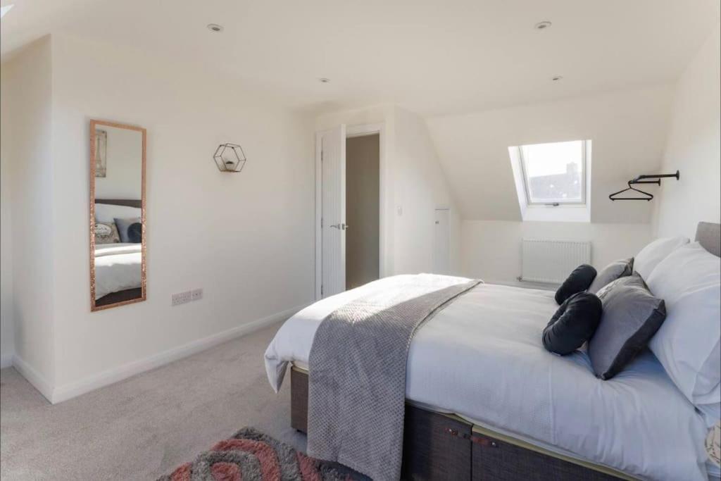 Luxury 3-Bedroom, 2-Bathroom Home Sleeps 7 People ลิเวอร์พูล ภายนอก รูปภาพ